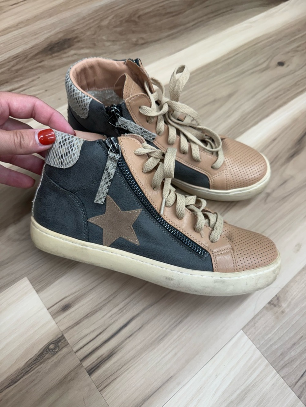 Mi.iM Two-Tone Tan and Black Star Combat High-Top Boots